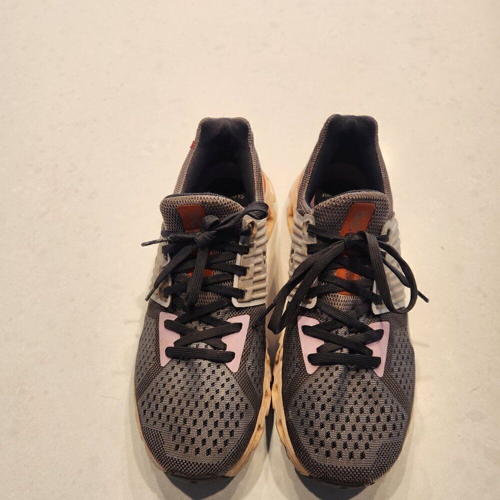 On Cloudswift Womens Sneakers. Size 8 - image 1